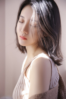 砸钱宝马女